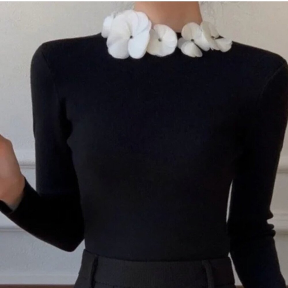 Floral collar sweater top